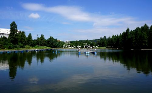 波色晴光相映衬,宛如三面宝镜