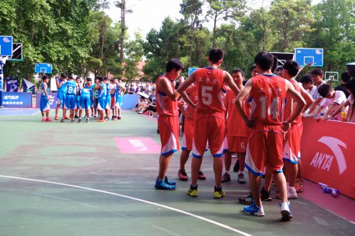 暂停时商量战术